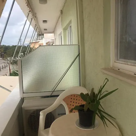 Tzakis Lassi מלון דירות 3*